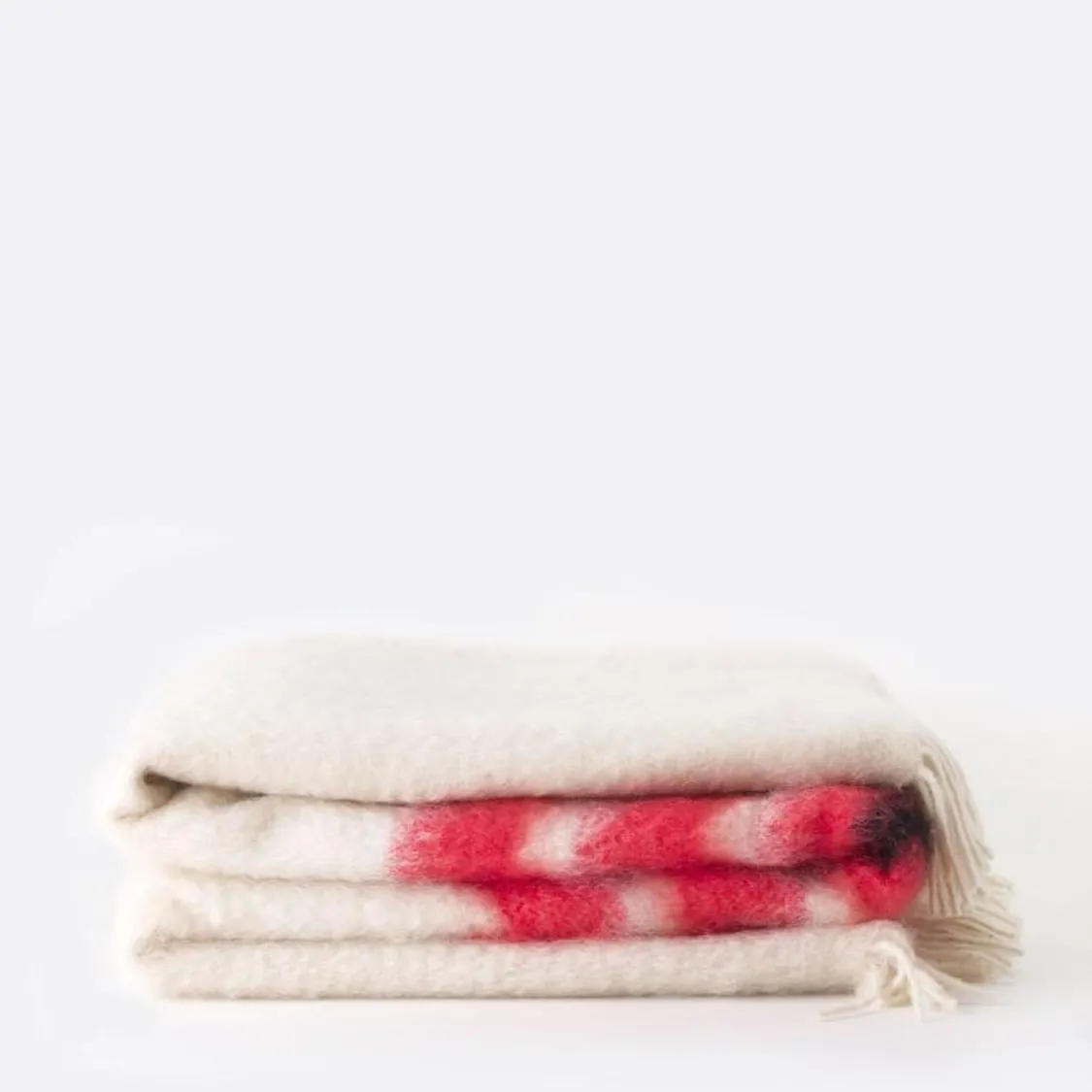 manta_de_mohair_coral_y_blanco_0.webp Mercules Mantas | Manta De Mohair Coral Y Blanco
